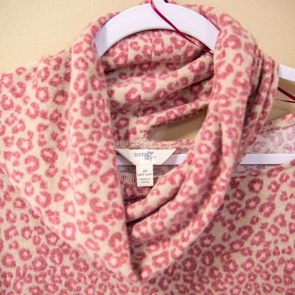 TERRA & Sky Pink Leopard Print Open Shoulder Sweater 4X - Picture 3 of 5